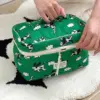 Vue intérieure de la trousse en coton montrant la grande capacité de rangement et la doublure