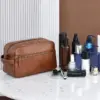 Trousse de toilette en cuir noir avec fermeture zippée