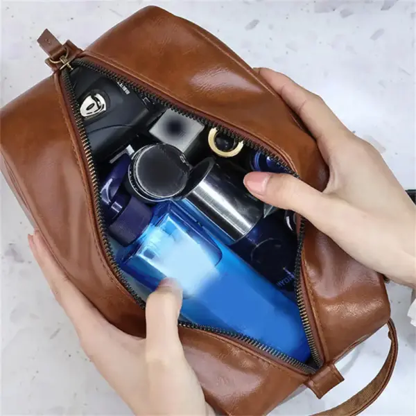 Trousse de toilette en cuir noir avec fermeture zippée