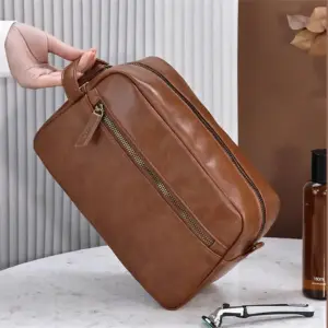 Trousse de toilette en cuir noir avec fermeture zippée