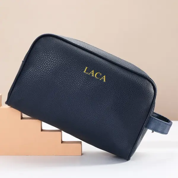 Trousse de toilette homme personnalisée en simili cuir marron avec gravure initiales